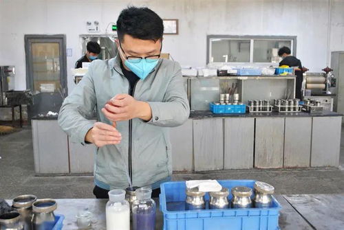 生產(chǎn)防疫用品 尋找內(nèi)銷訂單 北侖中小紡服企業(yè)積極應(yīng)對(duì)疫情 大考